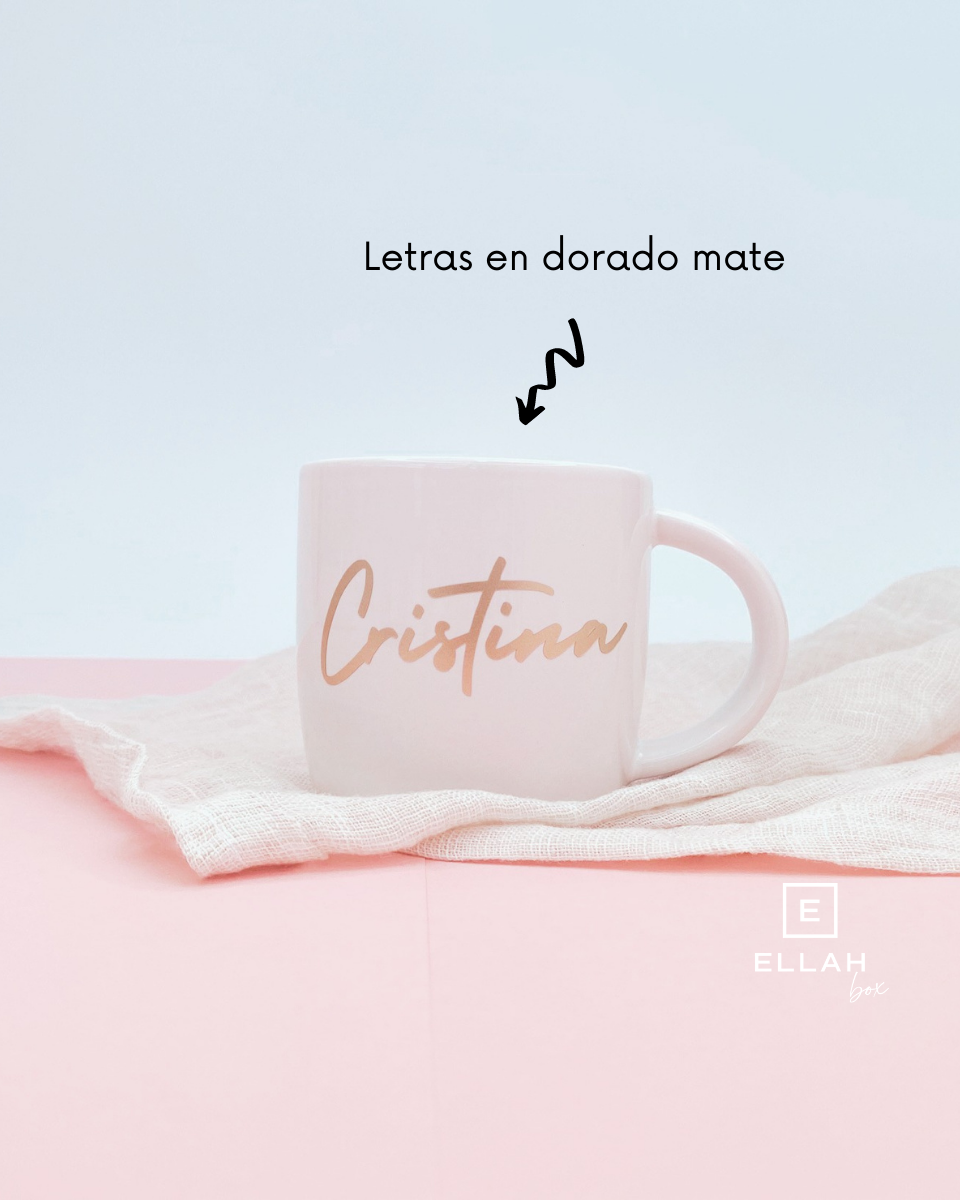 Taza de cerámica Personalizada-Ellahbox-▷【Tazas personalizadas para Boda】➡️ Tazas Para Pareja-▷▷✅ Te has comprometido, te levantas por la mañana y te sientes diferente. ¿No te parece que el café con leche o la leche con Cola Cao lo debes de tomar en un sitio especial? En estas tazas para pareja sabe diferente. ¿Buscas una taza para novia para hacerle un regalo por su boda? ✅¡Entra en la tienda y hazte con ella!