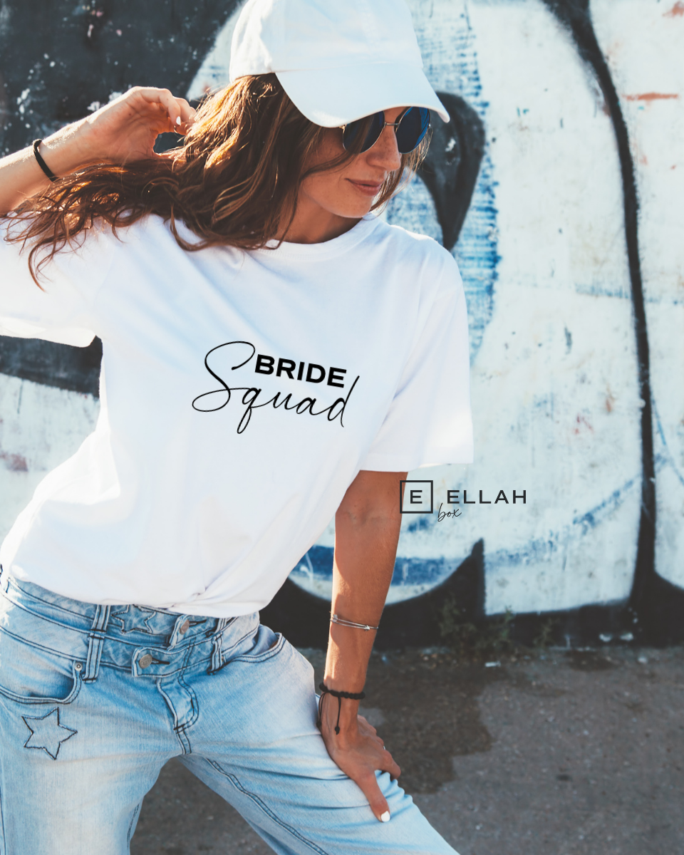 Camiseta Blanca con Letras Negras | Bride Squad