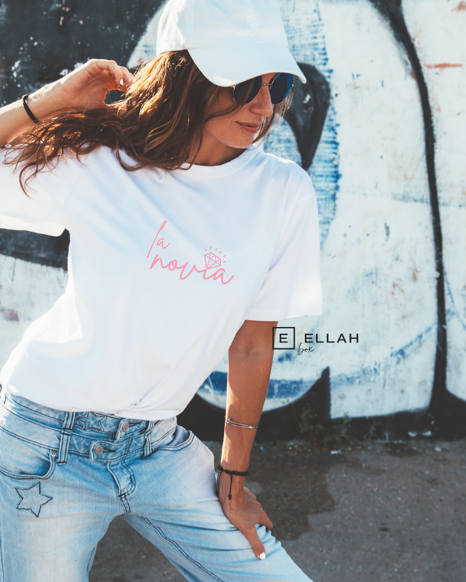 Camiseta Blanca con Letras Rosas | La Novia