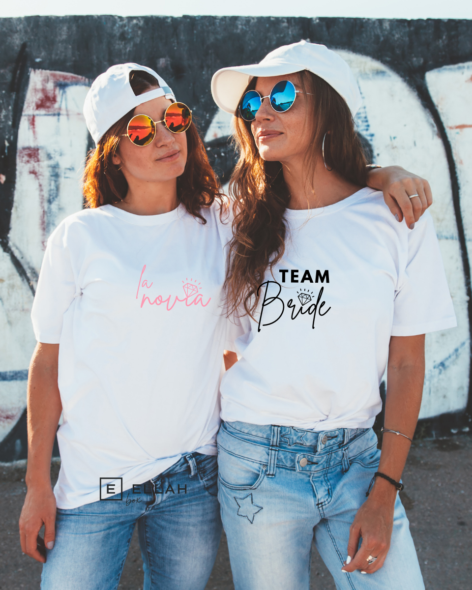 Camiseta Blanca con Letras Rosas | La Novia