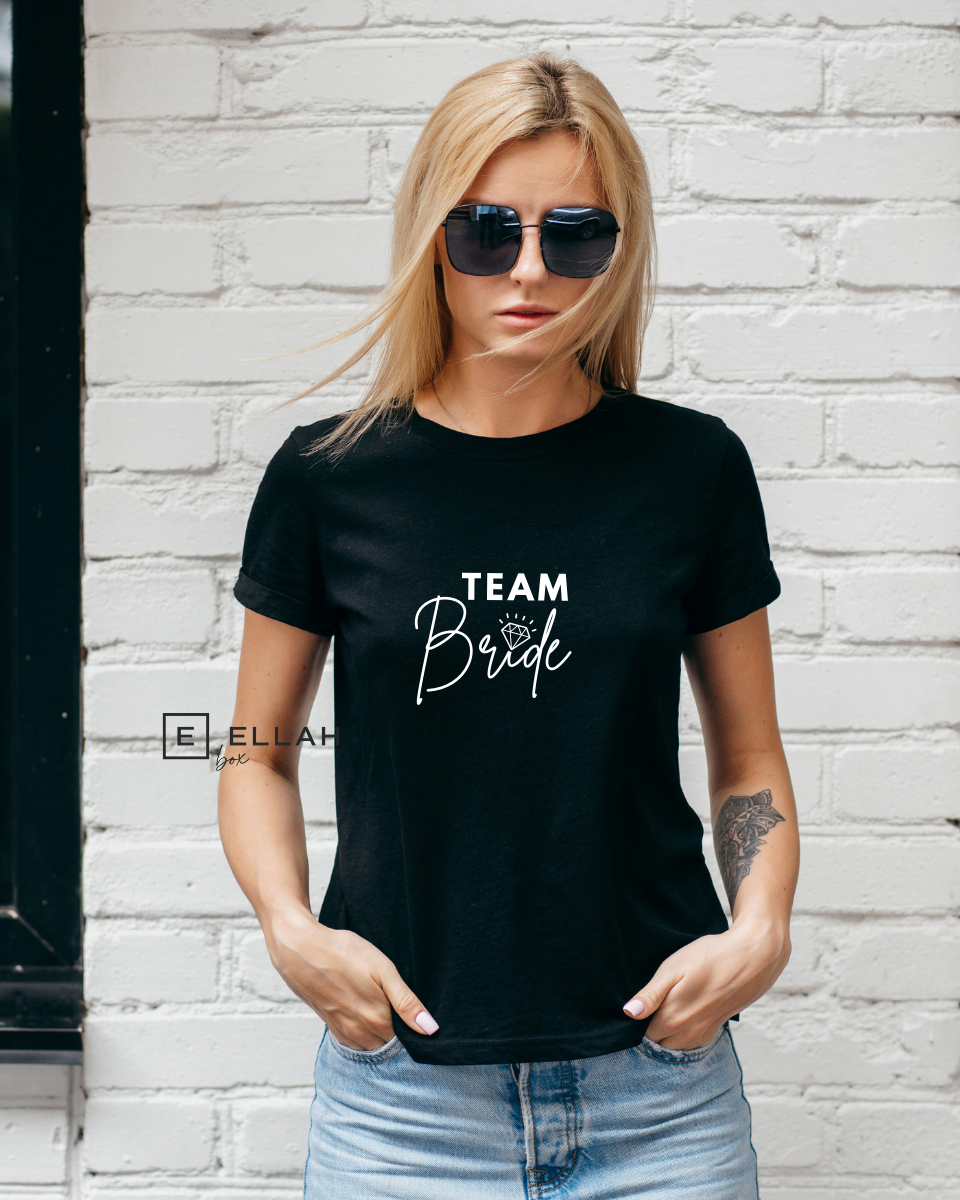 Camiseta Negra con letras blancas | Team Bride