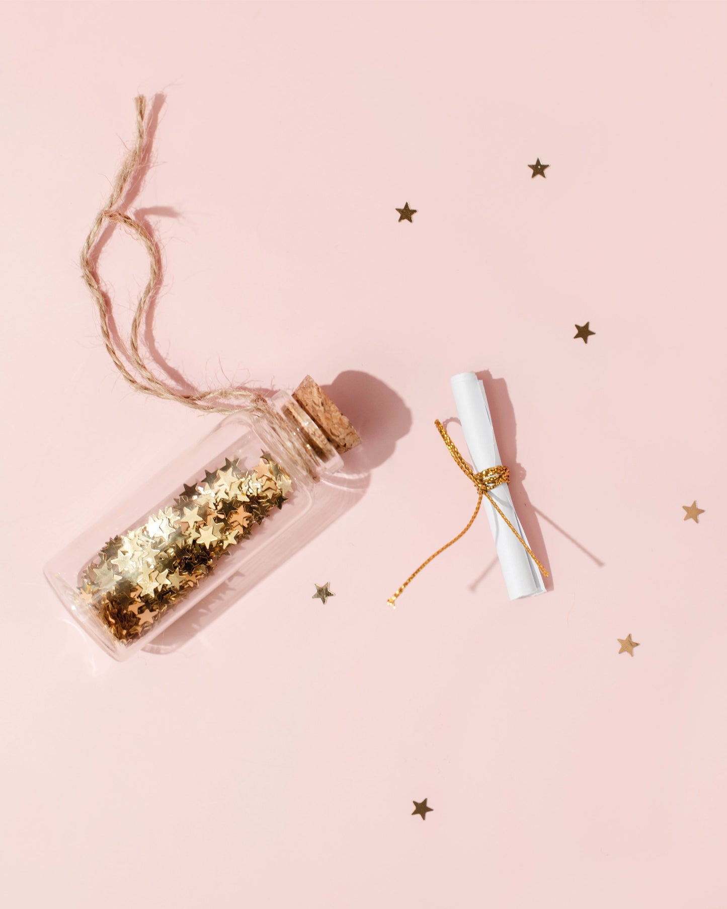 Caja para Novia | Luna de Miel Personalizada-Ellahbox-【Caja para Novia】➡️ Luna de Miel-▷▷ ✅ Kit para la Luna de Miel con todo lo necesario para estar preparada para tu Honeymoon ⭐ Si te crees que con reservar el viaje es suficiente... Necesitas tus identificadores de maleta de MRS y MR, Fundas de Pasaporte... y... ¿Te animas a descubrir el resto? ✅ ¡Entra en la Tienda y hazte con tu Caja de Novia!
