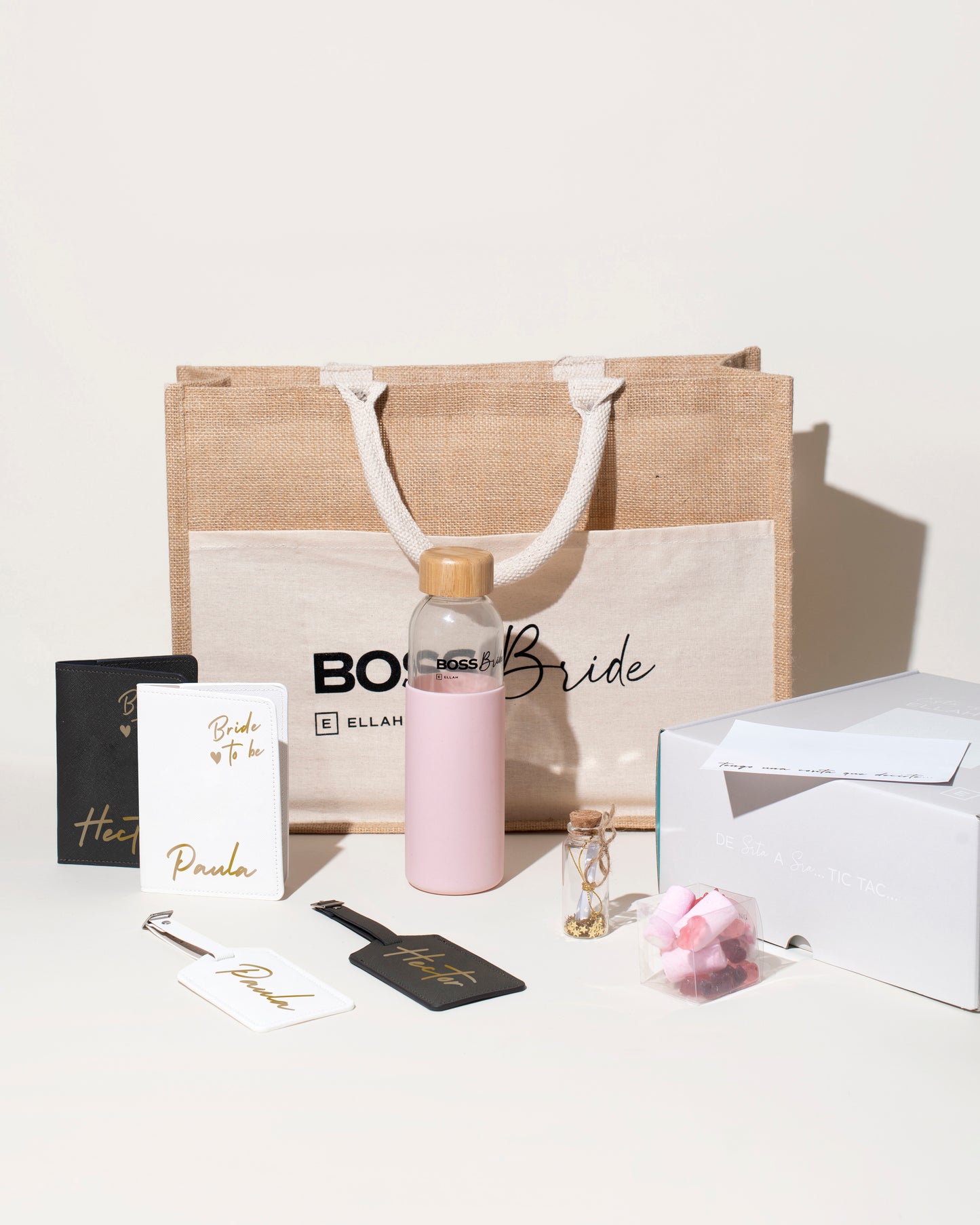 Caja para Novia | Luna de Miel Personalizada-Ellahbox-【Caja para Novia】➡️ Luna de Miel-▷▷ ✅ Kit para la Luna de Miel con todo lo necesario para estar preparada para tu Honeymoon ⭐ Si te crees que con reservar el viaje es suficiente... Necesitas tus identificadores de maleta de MRS y MR, Fundas de Pasaporte... y... ¿Te animas a descubrir el resto? ✅ ¡Entra en la Tienda y hazte con tu Caja de Novia!