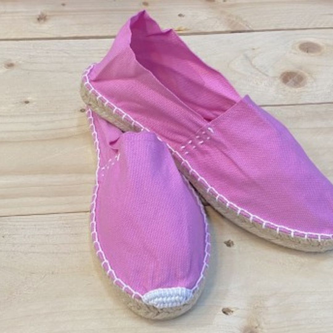 Alpargatas para Boda | Colores Lisos, , 【Alpargatas para Boda】➡️ Espardeñas para Invitados de Boda, ✅ ¿Estás buscando las clásica alpargatas de boda para regalar a tus invitados? ⭐
Estas espardeñas de yute planas para mujer y hombre son ideales para que puedas montar un puesto para cambiar los tacones por zapatos planos. Tus invitados de boda lo van a agradecer ✅ ¡Entra y consigue tus alpargatas para invitados!-Ellahbox