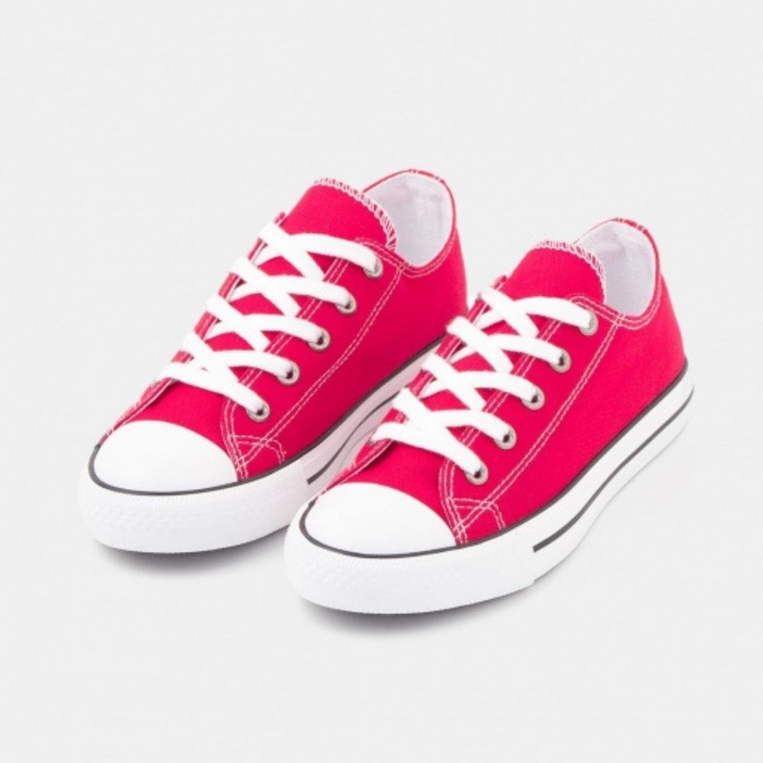 Zapatillas de Lona tipo Converse para Boda, , 【Zapatillas de lona tipo converse】➡️ Zapatillas para Invitados de Boda, ✅ ¿Estás buscando las clásicas zapatillas de lona tipo converse de boda para regalar a tus invitados? ⭐
Estas zapatillas para mujer y hombre son ideales para que puedas montar un puesto para cambiar los tacones por zapatos planos. Tus invitados de boda lo van a agradecer ✅ ¡Entra y consigue tus zaapatillas para invitados!-Ellahbox