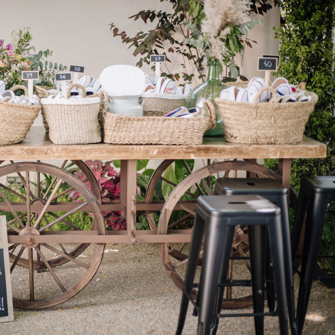Alpargatas para Boda | Estampado de Rayas, , 【Alpargatas para Boda】➡️ Espardeñas para Invitados de Boda, ✅ ¿Estás buscando las clásica alpargatas de boda para regalar a tus invitados? ⭐
Estas espardeñas de yute planas para mujer y hombre son ideales para que puedas montar un puesto para cambiar los tacones por zapatos planos. Tus invitados de boda lo van a agradecer ✅ ¡Entra y consigue tus alpargatas para invitados!-Ellahbox
