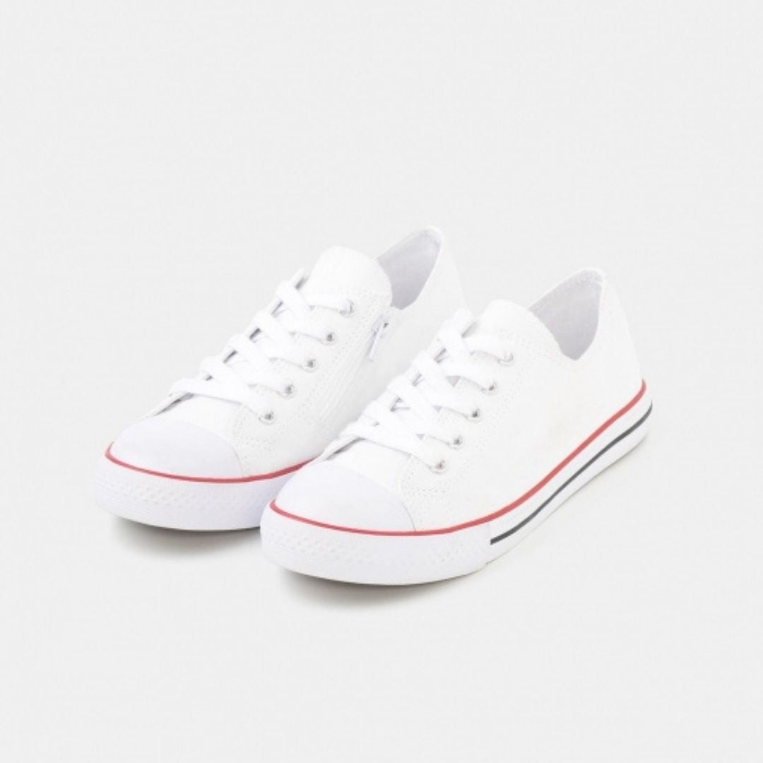 Zapatillas de Lona tipo Converse para Boda, , 【Zapatillas de lona tipo converse】➡️ Zapatillas para Invitados de Boda, ✅ ¿Estás buscando las clásicas zapatillas de lona tipo converse de boda para regalar a tus invitados? ⭐
Estas zapatillas para mujer y hombre son ideales para que puedas montar un puesto para cambiar los tacones por zapatos planos. Tus invitados de boda lo van a agradecer ✅ ¡Entra y consigue tus zaapatillas para invitados!-Ellahbox