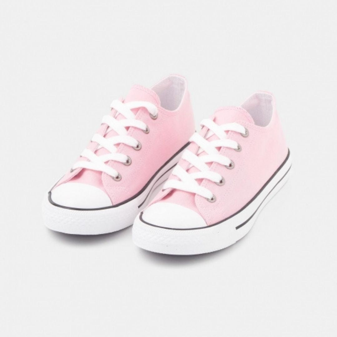 Zapatillas de Lona tipo Converse para Boda, , 【Zapatillas de lona tipo converse】➡️ Zapatillas para Invitados de Boda, ✅ ¿Estás buscando las clásicas zapatillas de lona tipo converse de boda para regalar a tus invitados? ⭐
Estas zapatillas para mujer y hombre son ideales para que puedas montar un puesto para cambiar los tacones por zapatos planos. Tus invitados de boda lo van a agradecer ✅ ¡Entra y consigue tus zaapatillas para invitados!-Ellahbox
