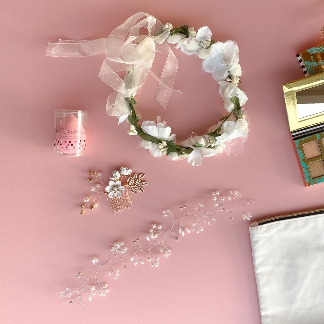 Caja para Novia | Beauty Party, , 【Caja para Novia】➡️ Beauty Party 2021, ▷▷ La Caja para Novia perfecta para poder escoger tu Maquillaje de Novia y ver qué te favorece más para el Peinado de Boda ⭐ La Caja tiene diferentes Tocados de Novia para que te los pruebes y una paleta de ojos para probar tu Maquillaje para Boda ideal ✅ ¡Entra en la Tienda y hazte con ella!-Ellahbox
