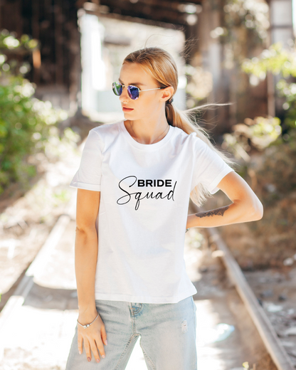 Camiseta Blanca con Letras Negras | Bride Squad